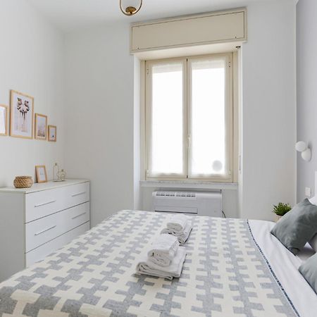 The Best Rent - Bright Two-Bedroom Apartment In Central Station Area Milan Bagian luar foto